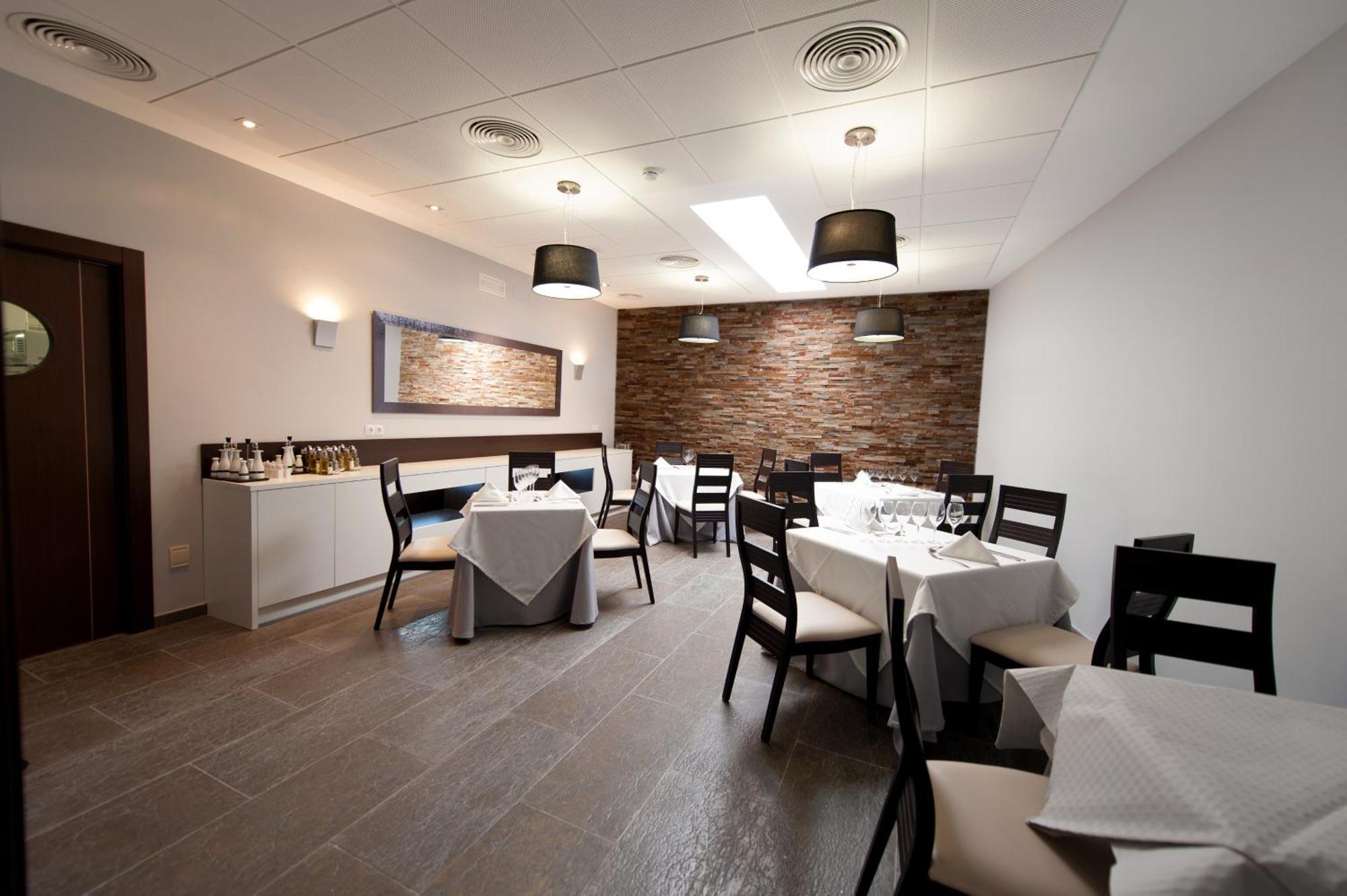 Visit Hotel Caspe Exterior photo